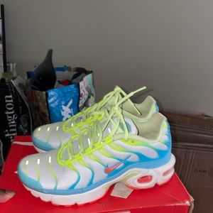 Woman’s Nike air Max 6.5